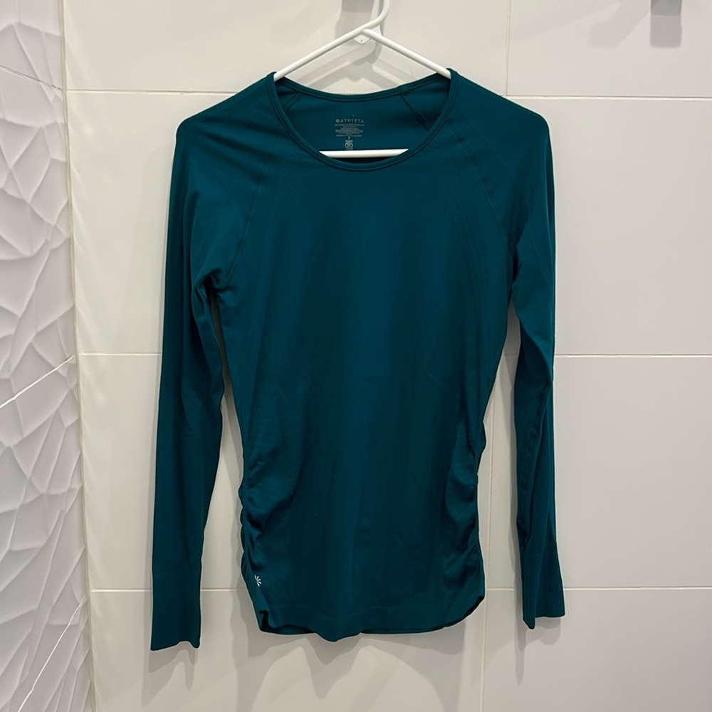 Athleta long sleeve workout top size Small